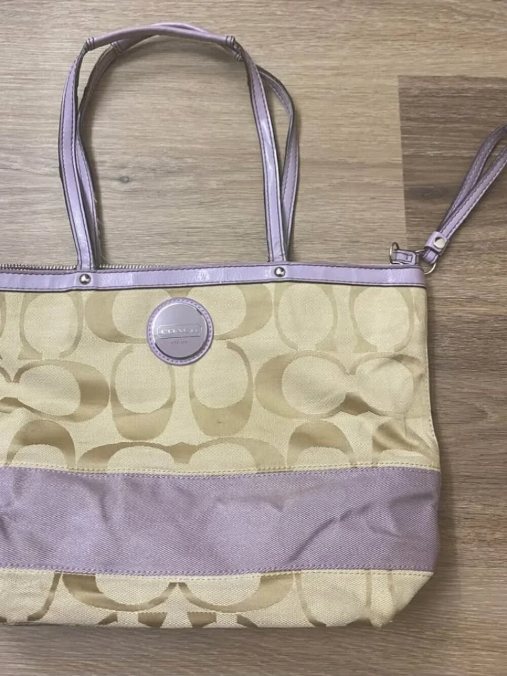 Coach Signature F17433 Tan & Lavender Patent Leather Shoulder Bag Attached Wrist